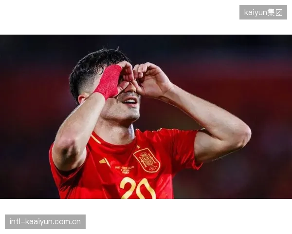 西班牙队在对阵乌拉圭的小组赛中，能否通过传控压制对手的强力中场将是比赛胜负手。